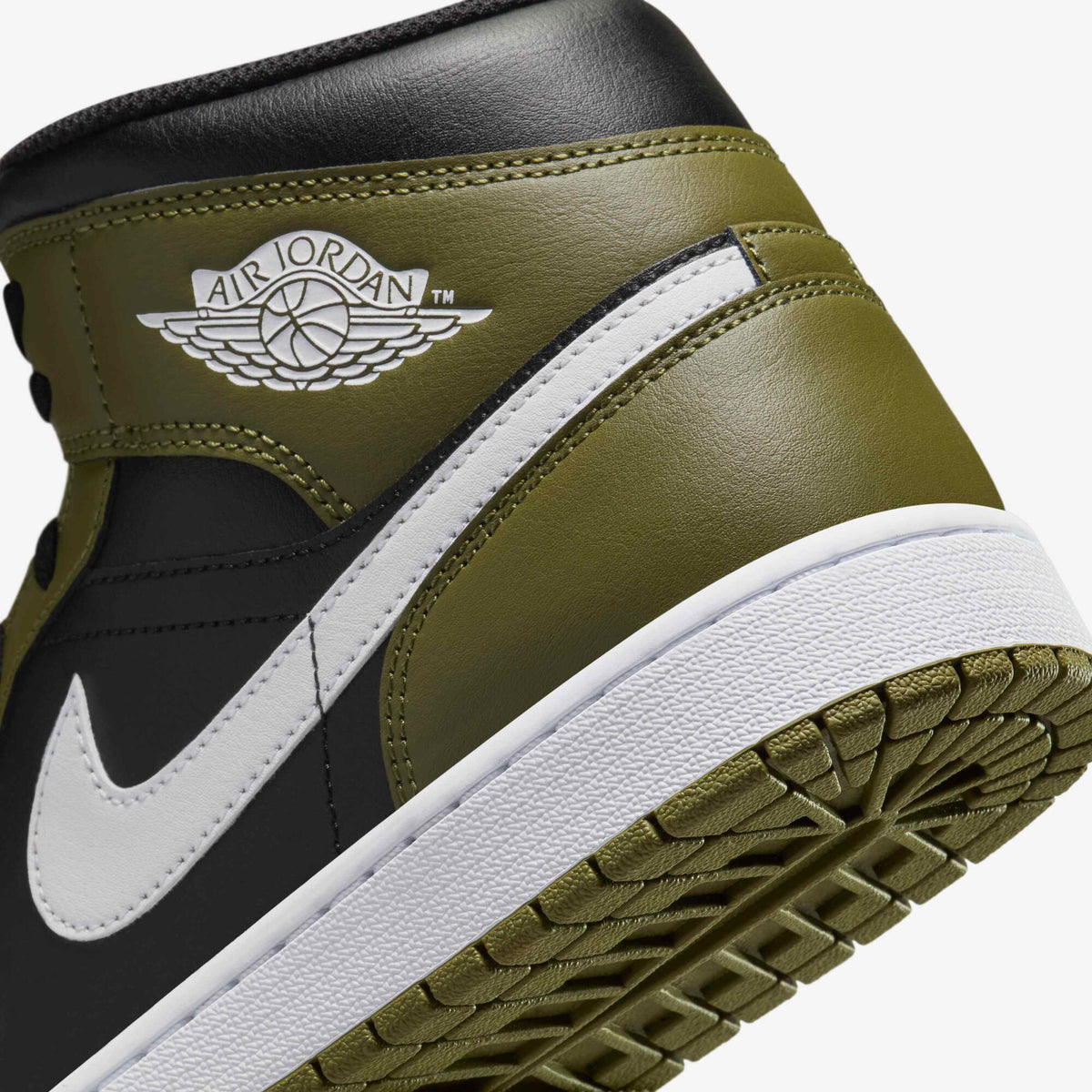 Air Jordan 1 Mid 'Black Medium Olive' DQ8426-092