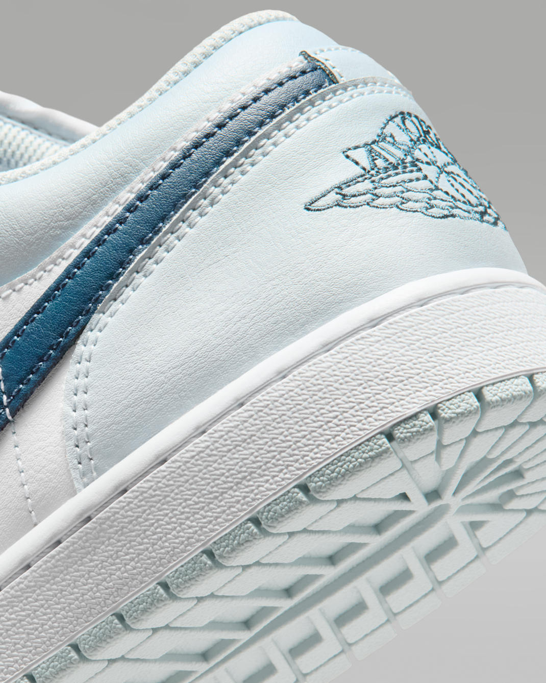 Air Jordan 1 Low Aura/White 553558-400
