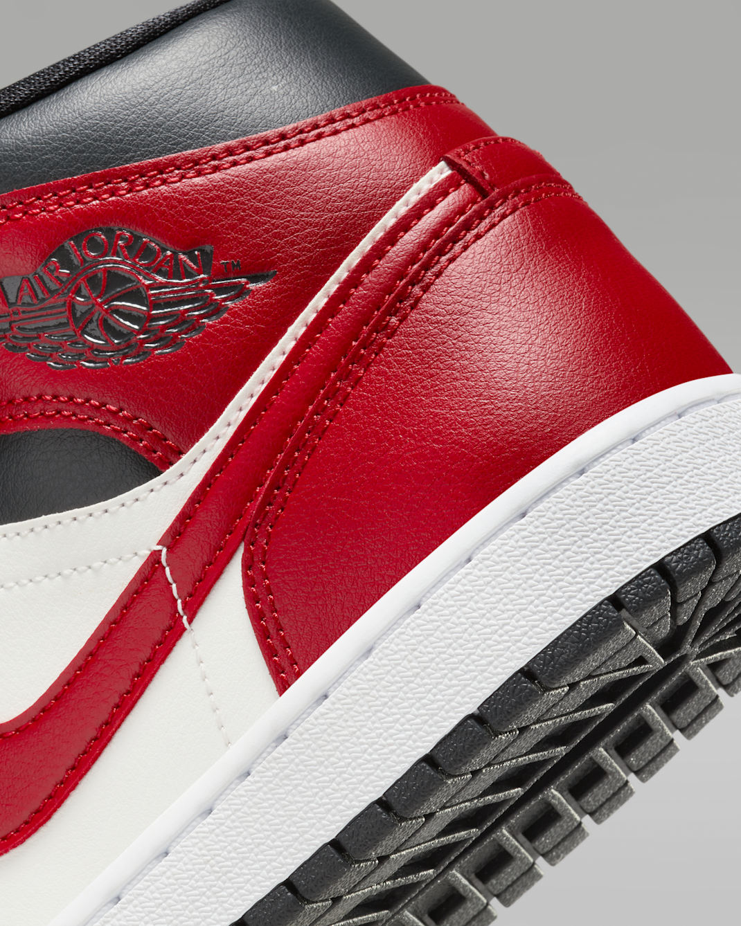 Air Jordan 1 Mid Off-Noir/White/Gym Red BQ6472-160