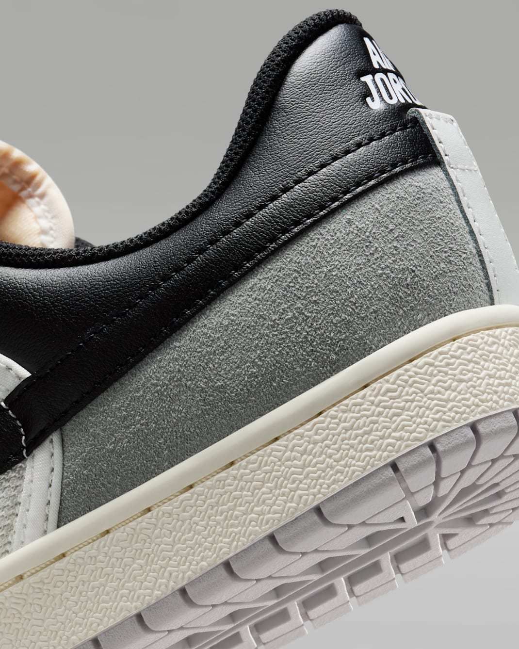 Air Jordan 1 Low Light Smoke Grey IM2055-101