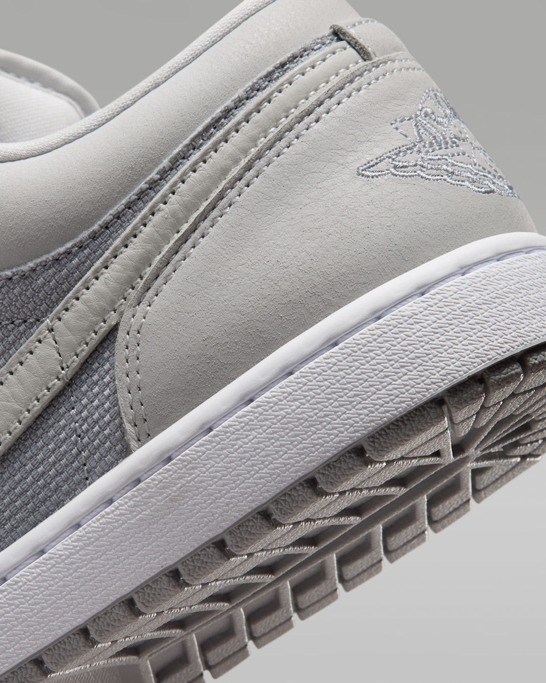 Air Jordan 1 Low SE Soft Pearl Grey  IO2049-100