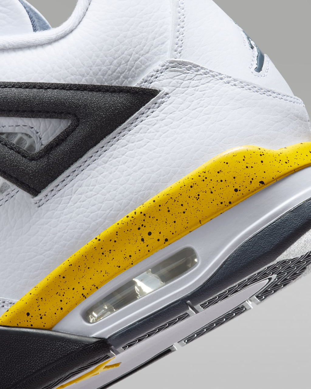 Air Jordan 4 Retro "Tour Yellow" IO2463-102