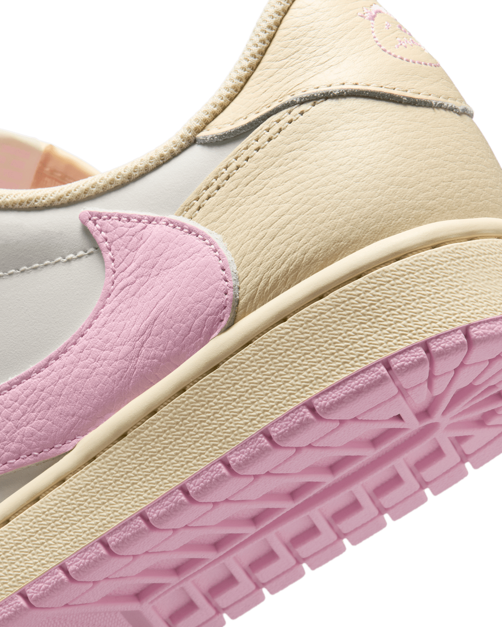 Air Jordan 1 Low OG x Travis Scott 'Shy Pink' IQ7604-100