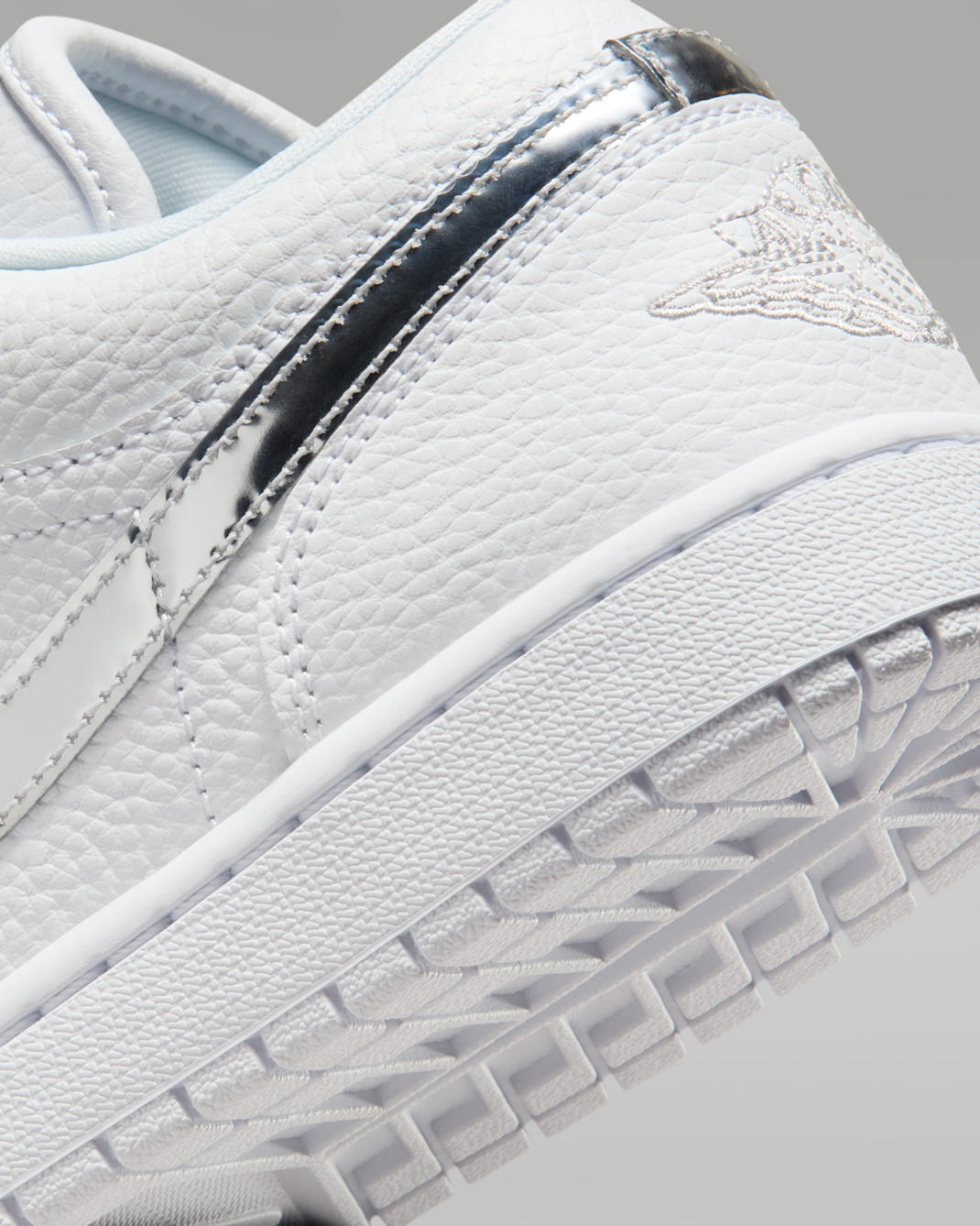 Air Jordan 1 Low SE White/Metallic Silver IQ9381-100