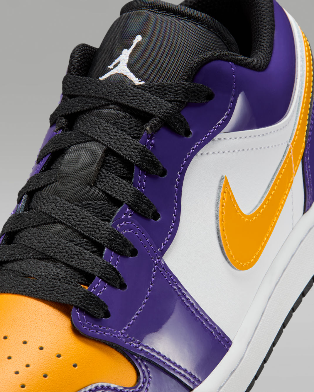 Air Jordan 1 Low SE Court Purple  IQ9389-547
