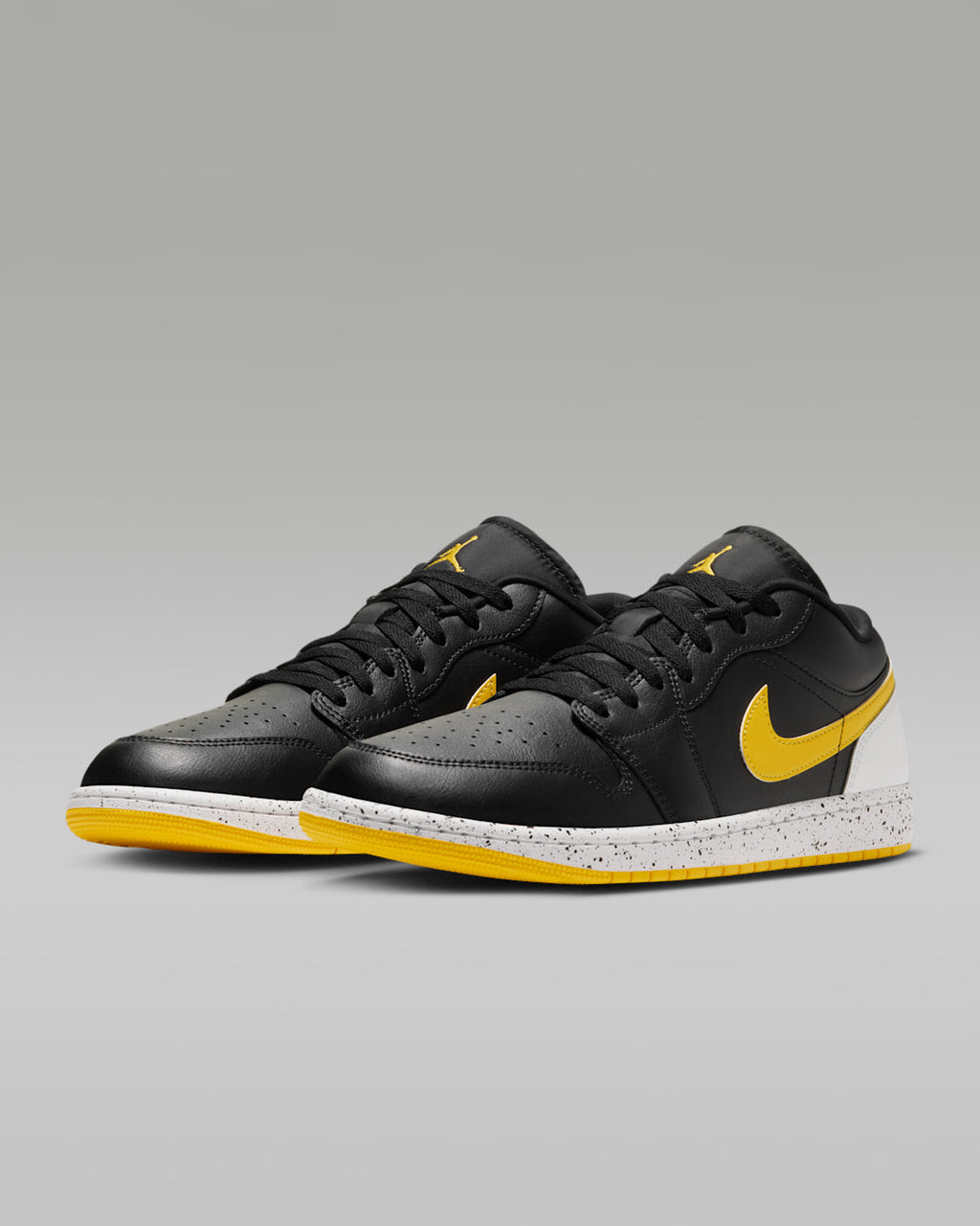 Air Jordan 1 Low SE Men's Shoes - Black/White/Tour Yellow IX3529-010