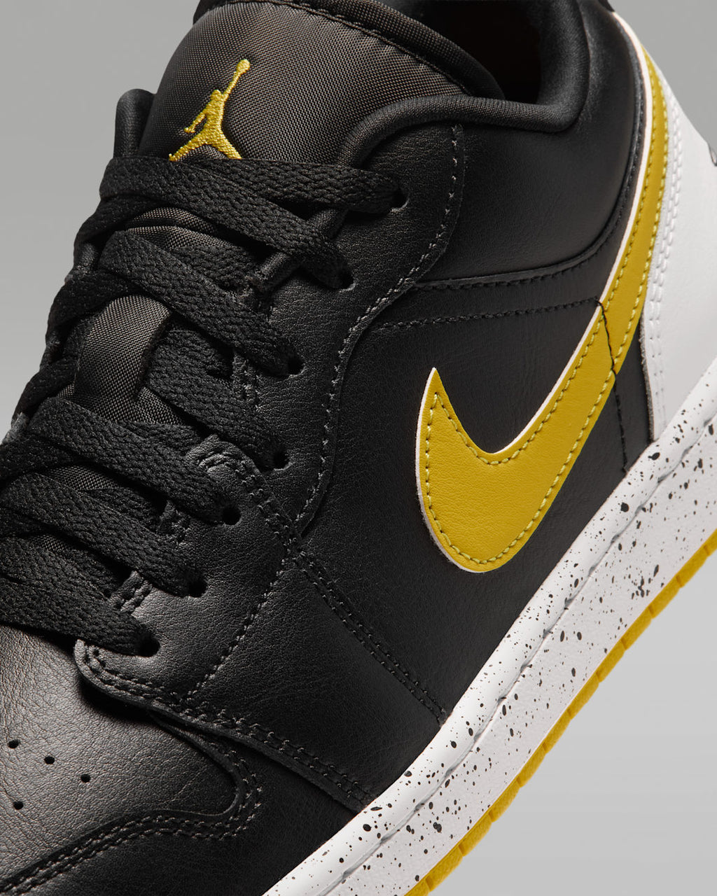 Air Jordan 1 Low SE Men's Shoes - Black/White/Tour Yellow IX3529-010