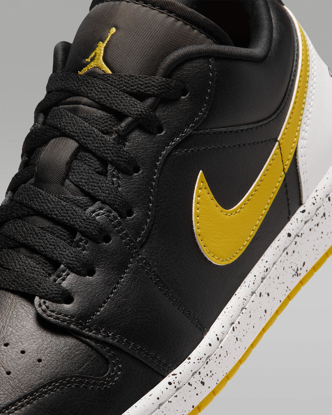 Air Jordan 1 Low SE Men's Shoes - Black/White/Tour Yellow IX3529-010